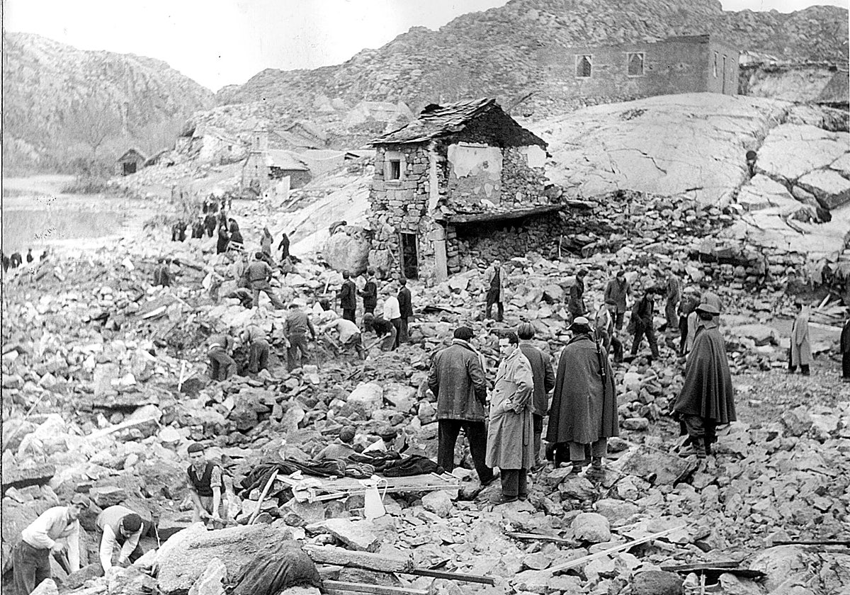 Estado en el que quedó el municipio de Ribadelago después de la riada que provocó la rotura de la presa de Vega de Tera