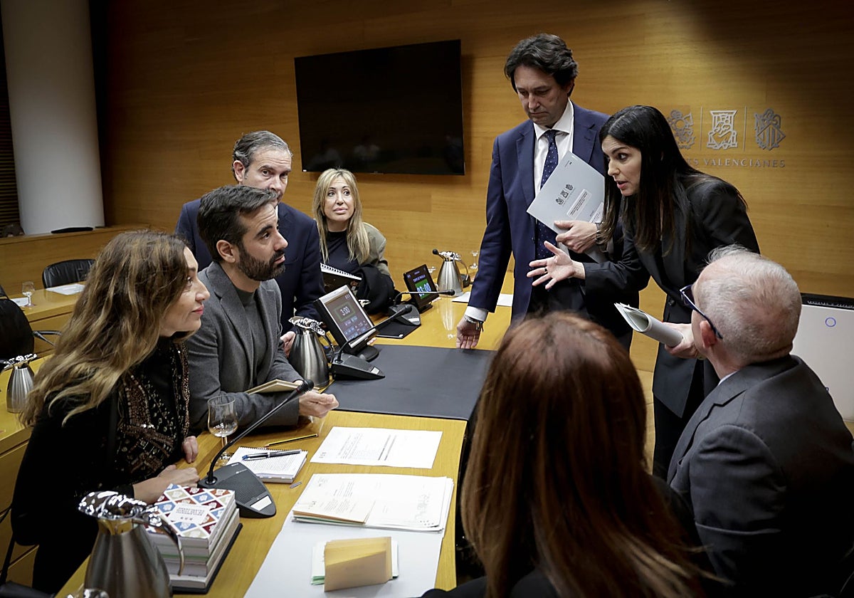Imagen de la sesión constitutiva de la comisión de investigación sobre la dana en las Cortes Valencianas