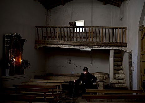 Imagen secundaria 1 - Sobre estas líneas, iglesia de Rábano de Aliste y Matsejún, en las Tierras Altas de Soria