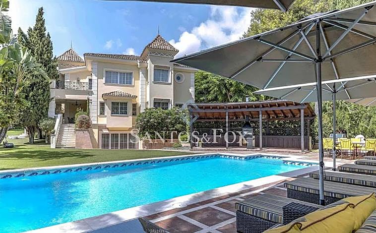 Imagen principal - Impresionante mansión en venta en Marbella que tiene un cine privado: es como vivir en Hollywood