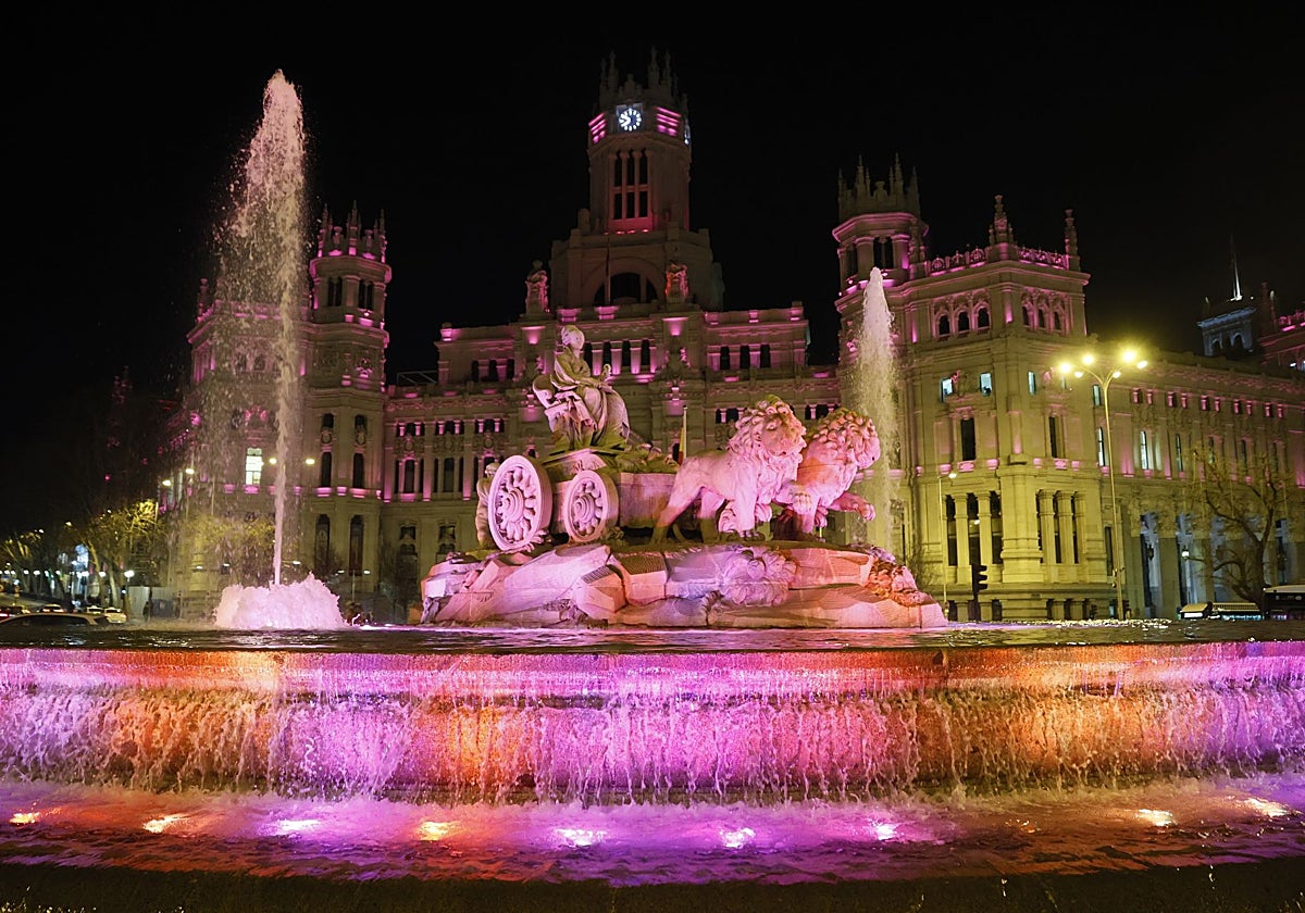 La fuente de Cibeles, iluminada con motivo del cumpleaños de Felipe VI