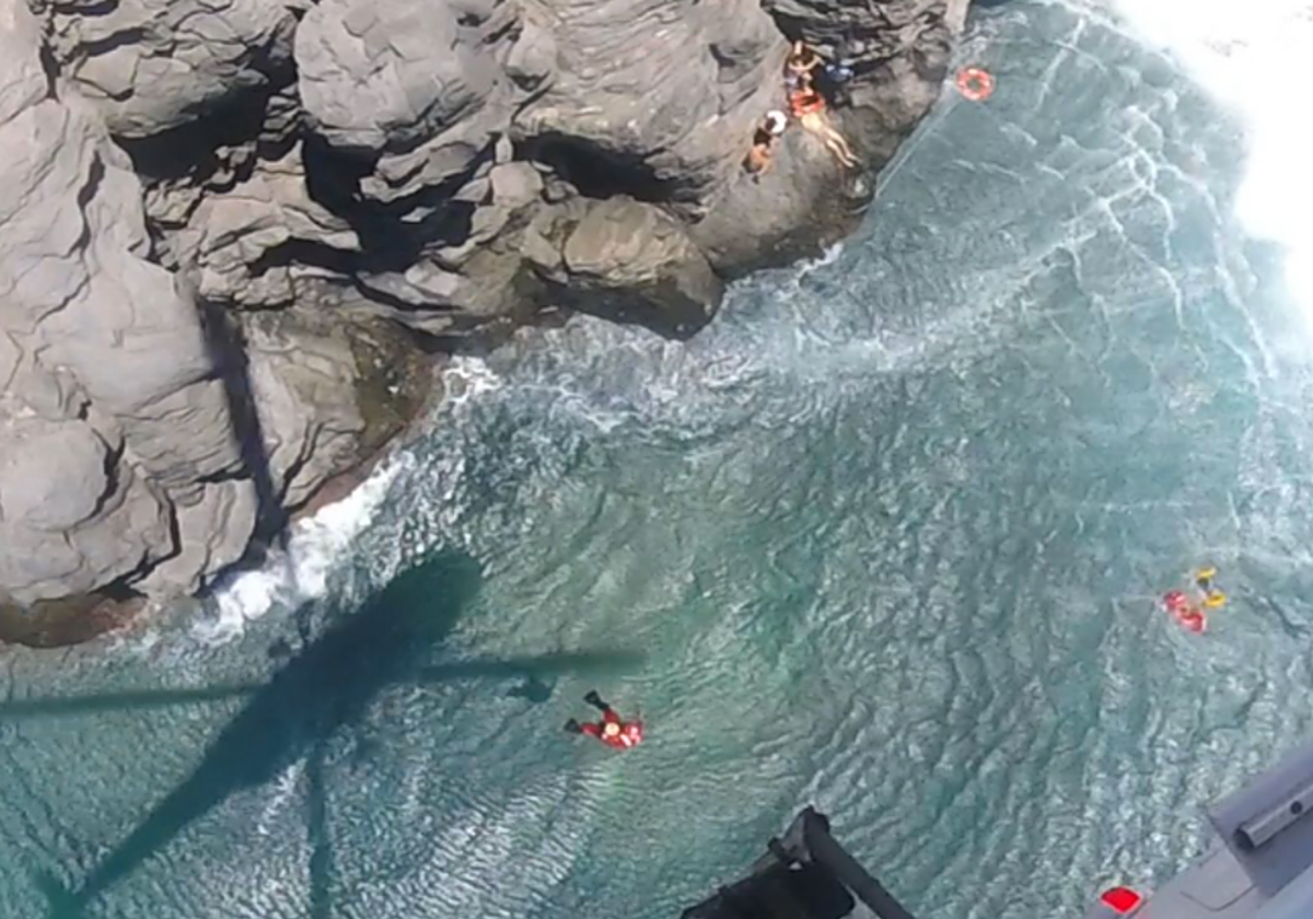 Rescate del helicóptero del GES en Adeje, Tenerife