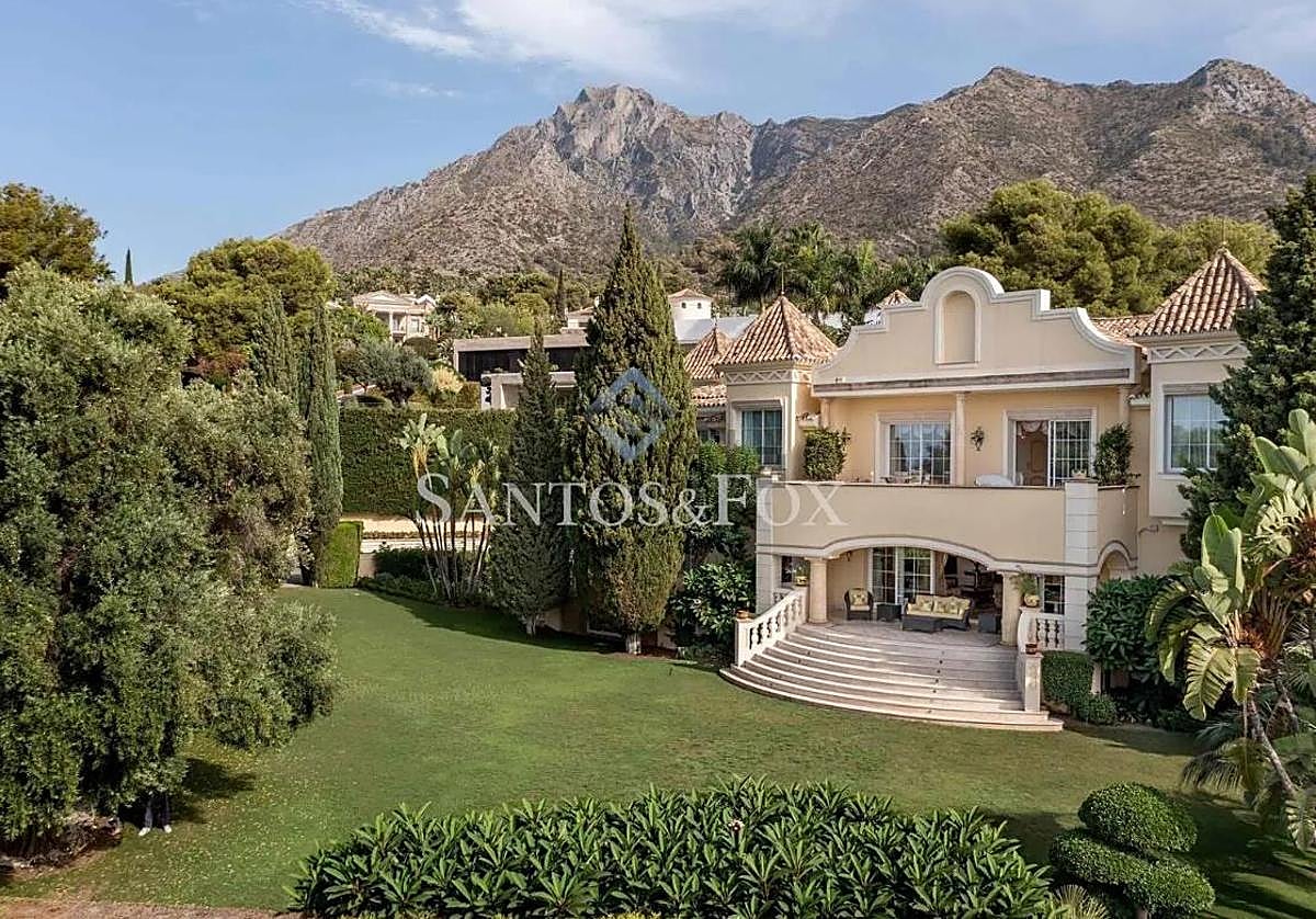 Así es la parte trasera de la mansión con cine incluido en Marbella