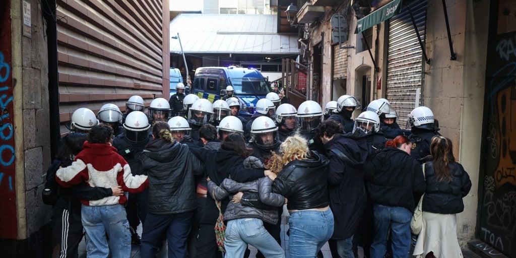 Incidentes en el centro de Barcelona por el desalojo de un centro okupado