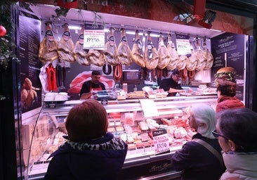 El Ayuntamiento trata de revitalizar el mercado de la Corredera sacando a concurso 14 puestos