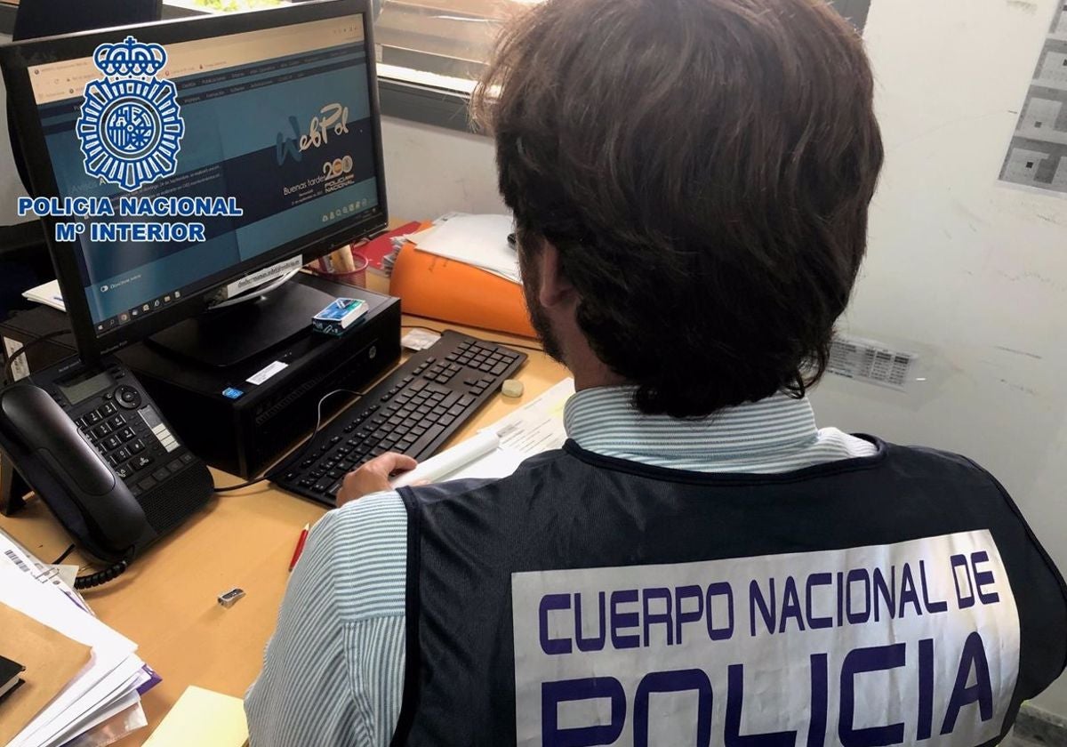 Un investigador de la Policía Nacional contra la trata de mujeres