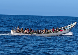 Un cayuco con 62 migrantes y cuatro menores llega a Gran Canaria desafiando la mala mar