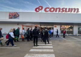 Consum tiene en servicio 57 de las 69 tiendas afectadas por la dana