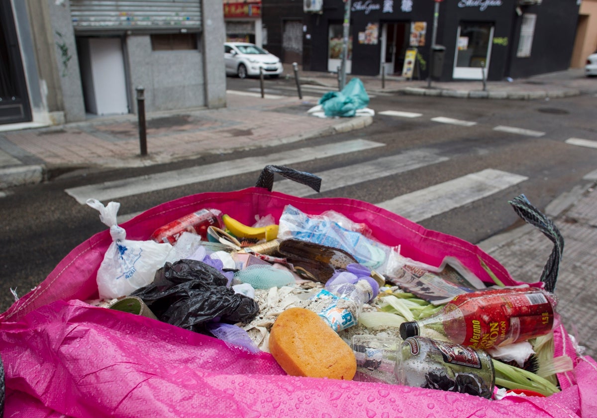 Basura en las calles de Usera (2018)
