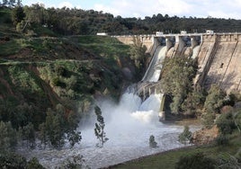 Guadalmellato: el embalse que triplica su agua en un año y desembalsa tras las últimas lluvias