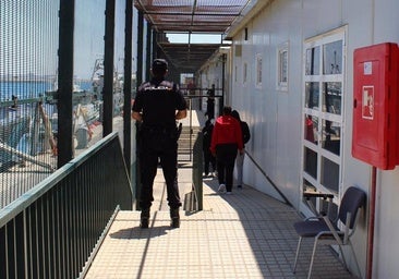 Inmigrantes agreden a varios policías cuando estaban ingresando en el CATE en Almería