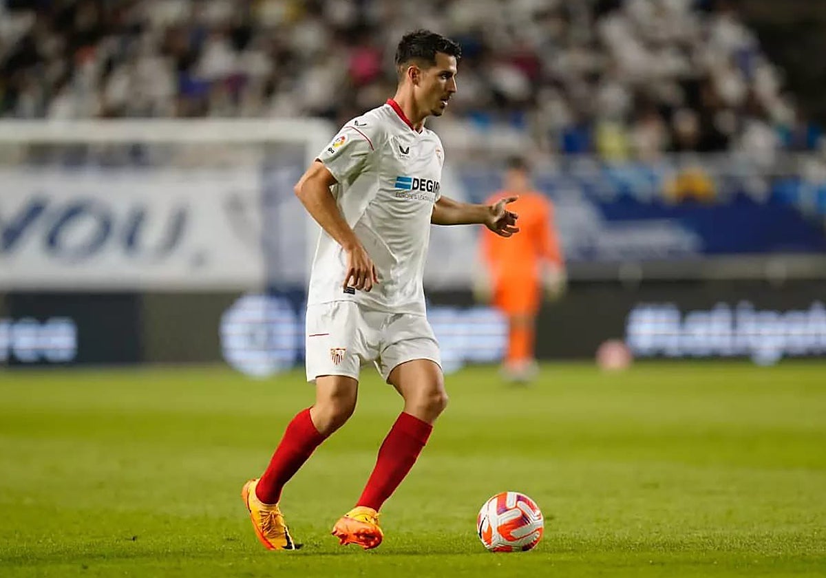 El mediocentro Pedro Ortiz con el Sevilla