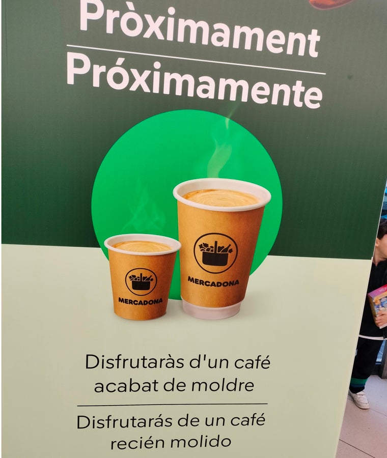 Cartel colocado en un supermercado de Mercadona sobre el nuevo servicio de cafe para llevar recién molido