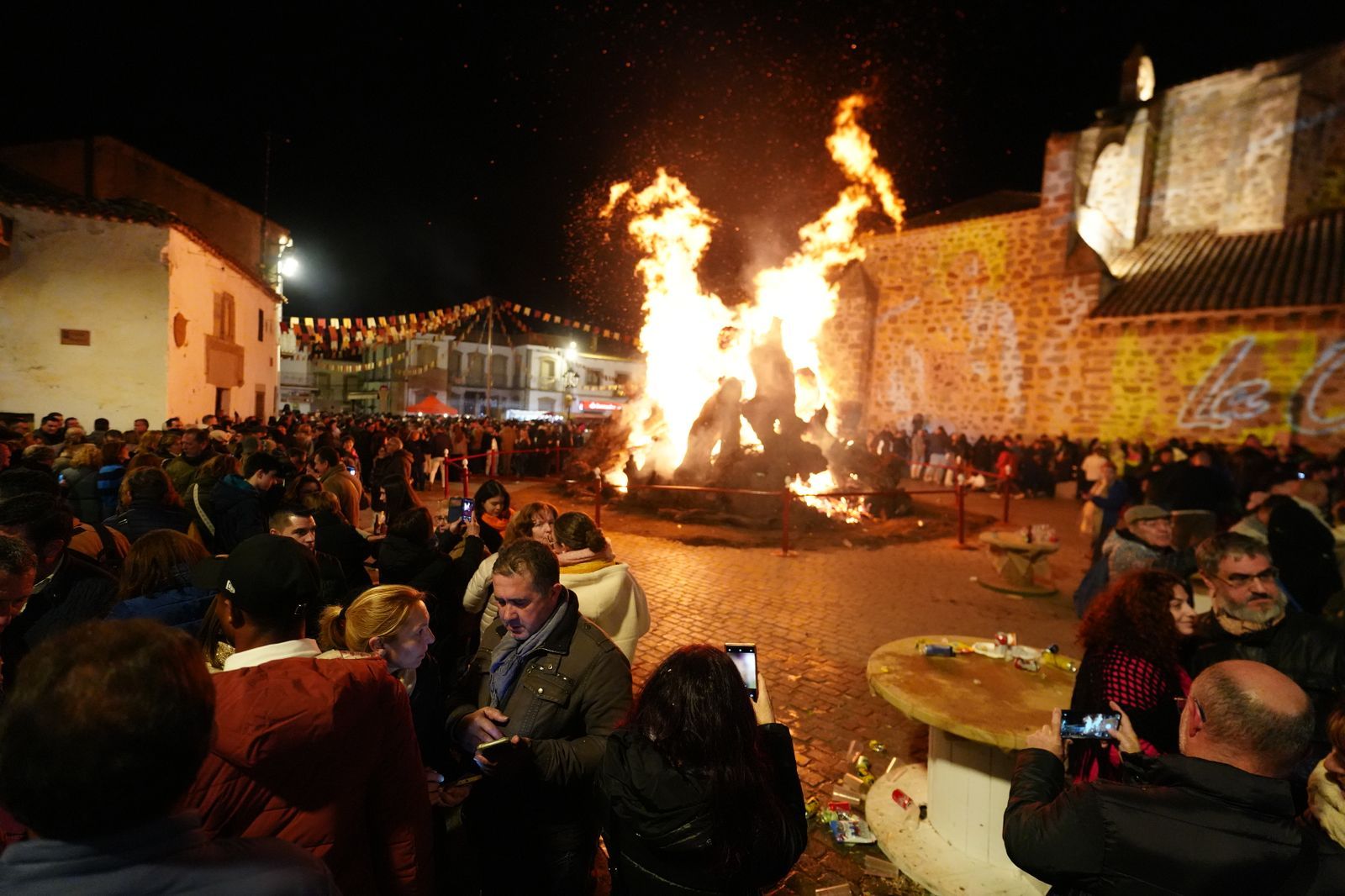 La impresionante Fiesta de la Candelaria de Dos Torres, en imágenes