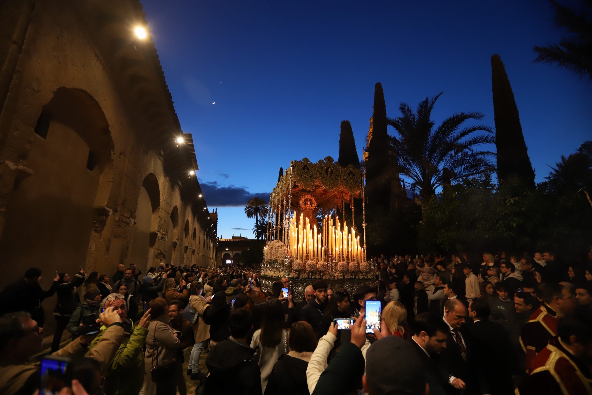 La procesión de la Virgen de la Candelaria de Córdoba, en imágenes