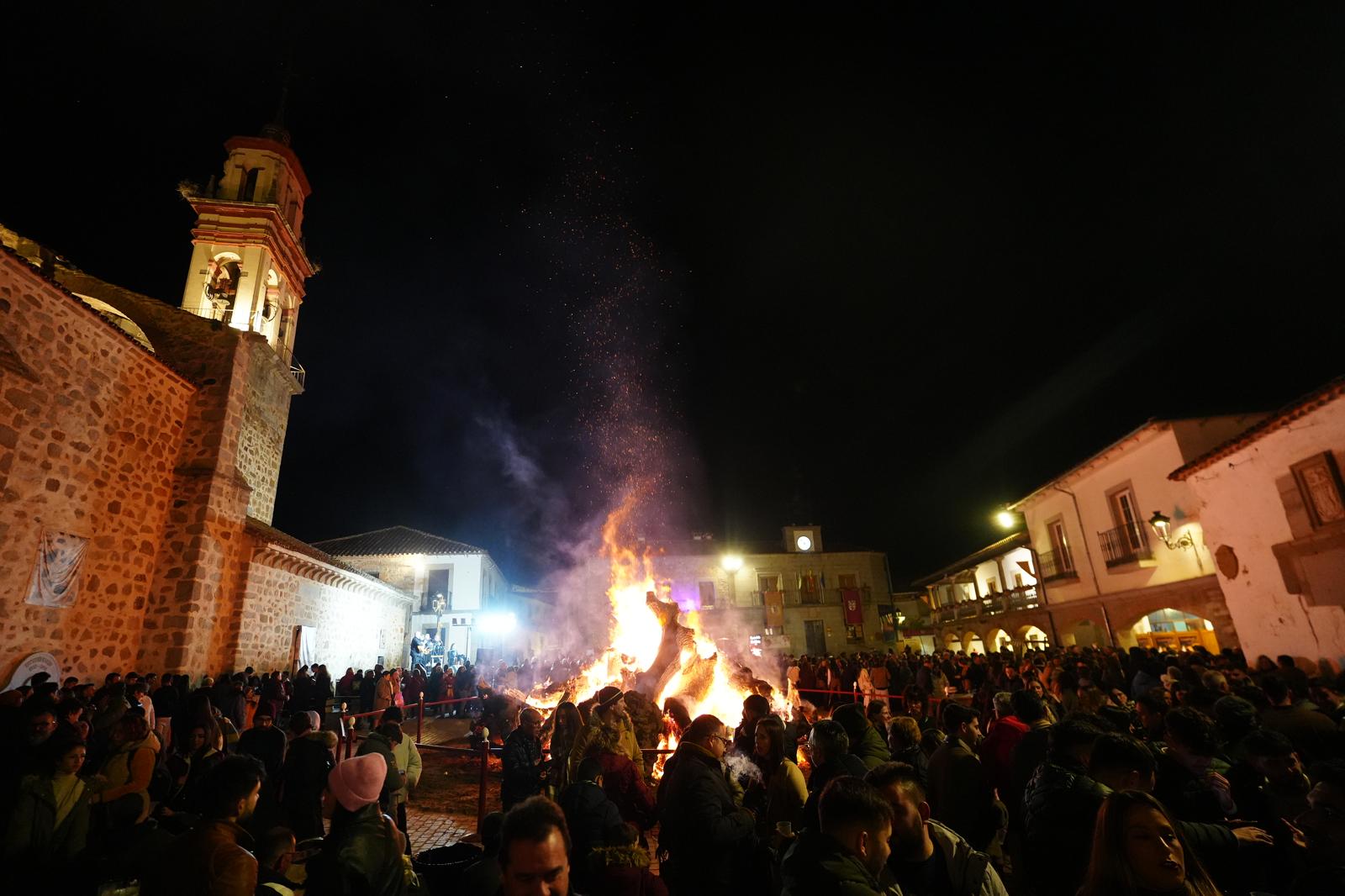 La impresionante Fiesta de la Candelaria de Dos Torres, en imágenes