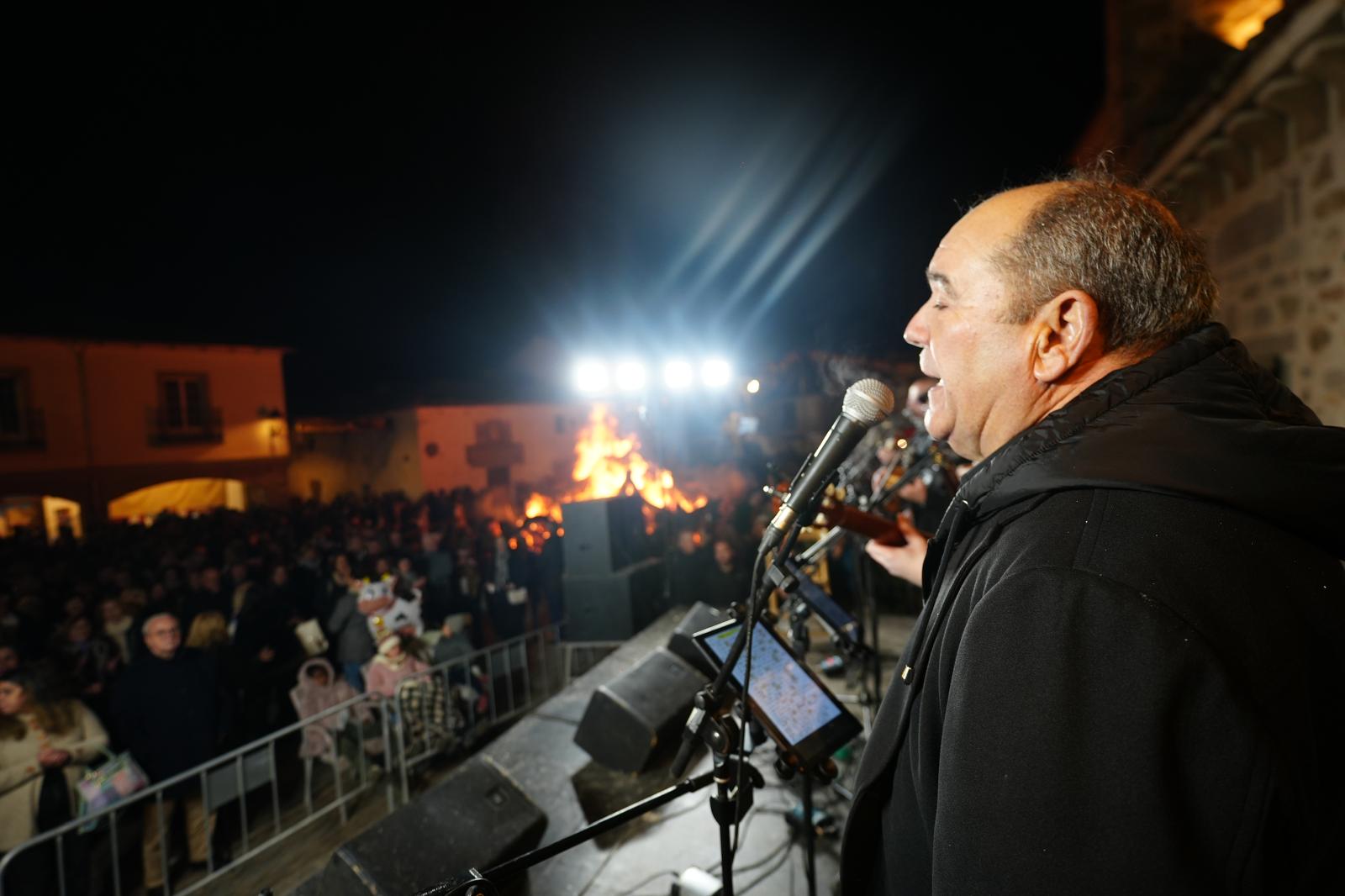 La impresionante Fiesta de la Candelaria de Dos Torres, en imágenes