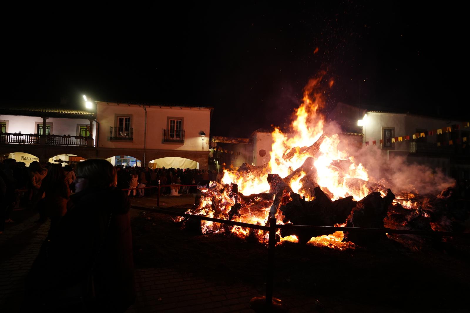 La impresionante Fiesta de la Candelaria de Dos Torres, en imágenes