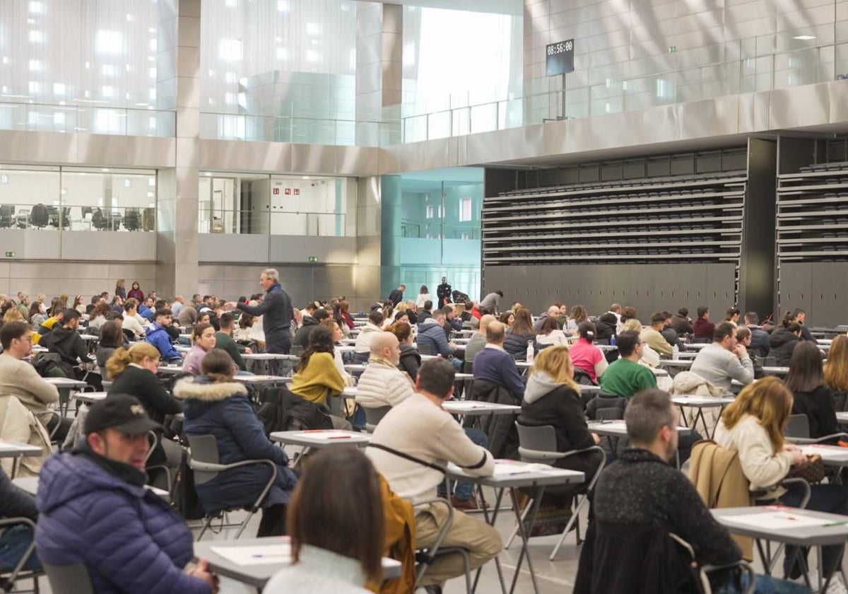 Una de las salas habilitadas para las pruebas de acceso a la Base Logística del Ejército en Córdoba