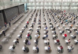 Los primeros aspirantes de las pruebas selectivas a la base logística se examinan en Córdoba