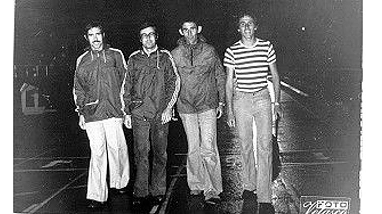Ortega, Fernández Gaitán y González con Martín Velasco en el antiguo estadio de Vallehermoso (Madrid) en 1976, cuando los tres se proclamaron campeones de España en distintas pruebas