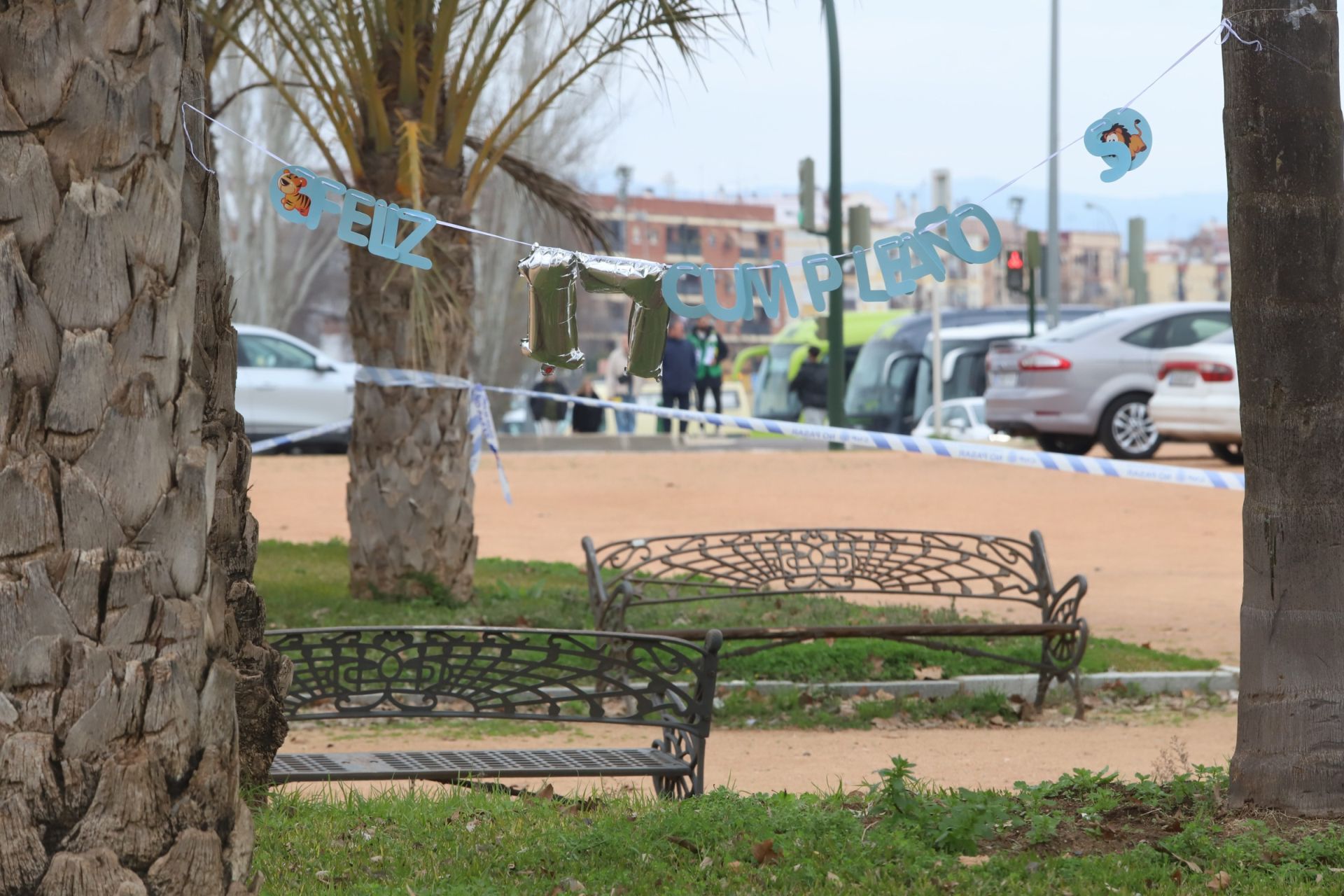 La Policía Nacional blinda el Arenal en Córdoba tras la muerte de un menor, en imágenes