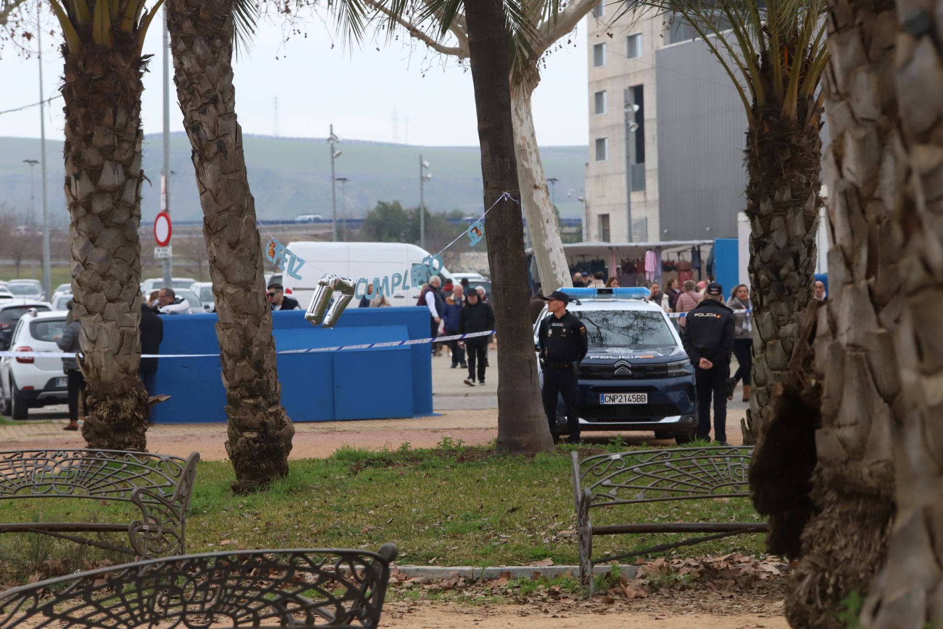 La Policía Nacional blinda el Arenal en Córdoba tras la muerte de un menor, en imágenes