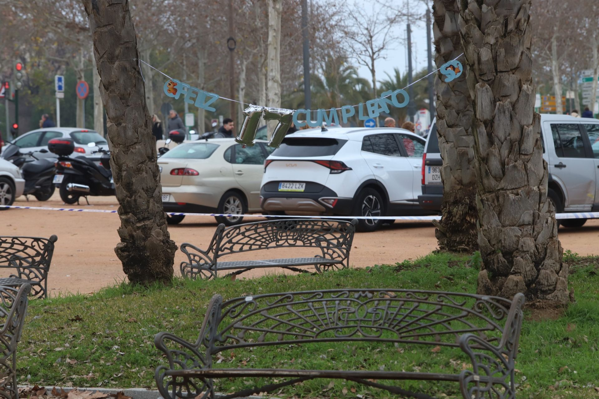 La Policía Nacional blinda el Arenal en Córdoba tras la muerte de un menor, en imágenes