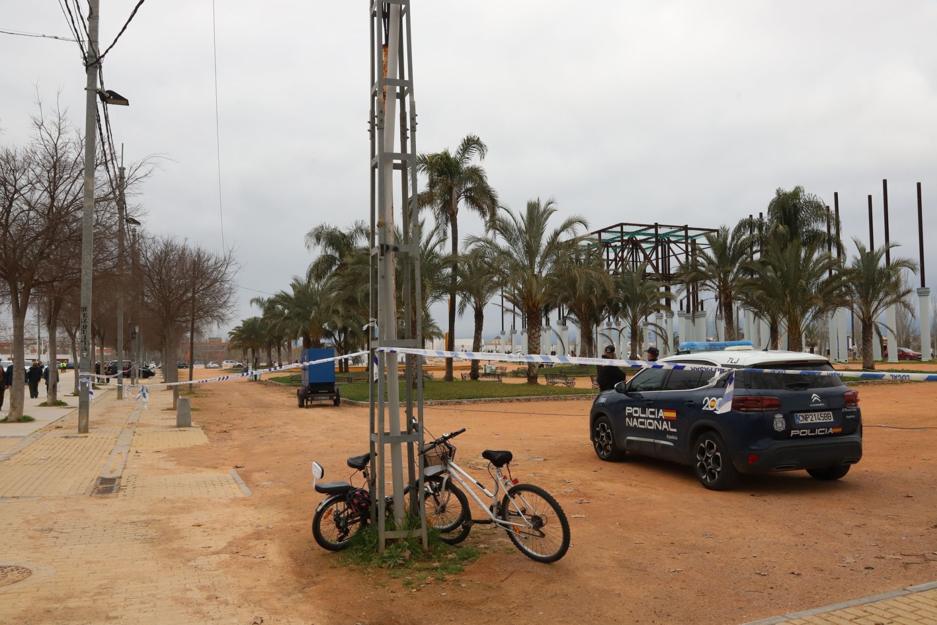 La Policía Nacional blinda el Arenal en Córdoba tras la muerte de un menor, en imágenes