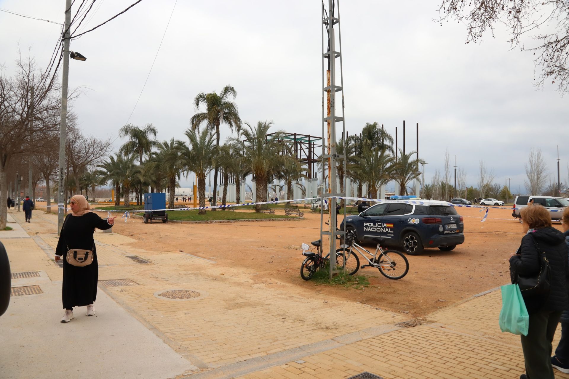 La Policía Nacional blinda el Arenal en Córdoba tras la muerte de un menor, en imágenes