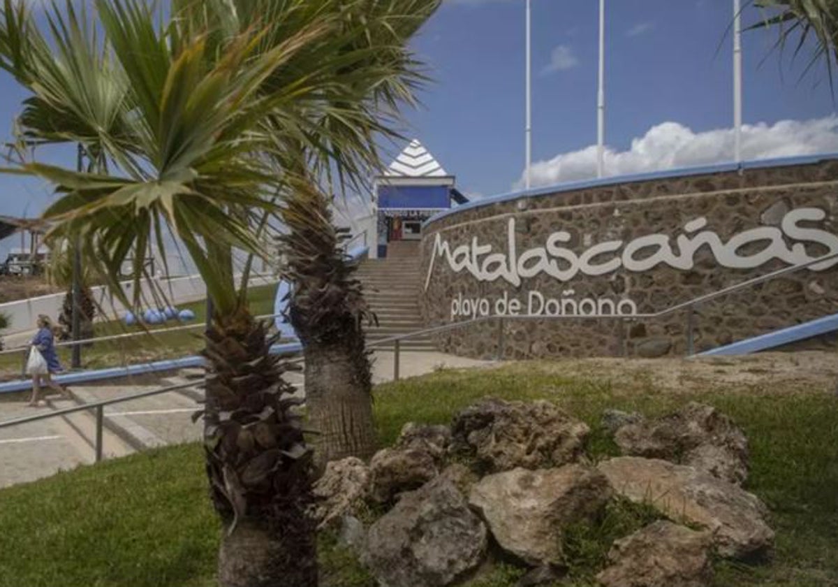 Acceso principal a la conocida playa de Matalascañas, en Huelva