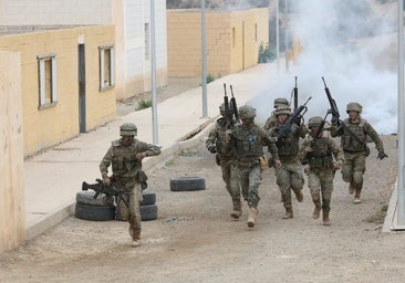 Militares ucranianos reciben formación de combate en la Legión en Almería