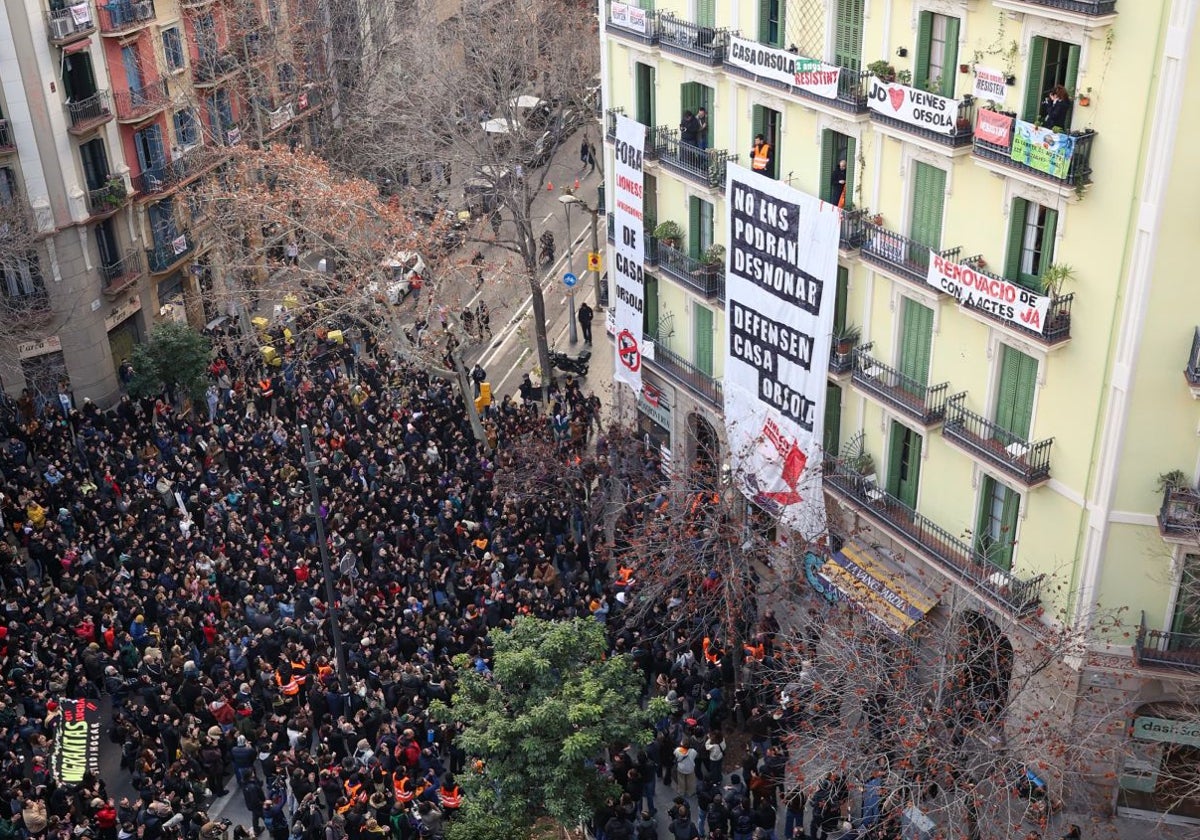Una multitud frustró el primer intento de desalojo de Casa Orsola