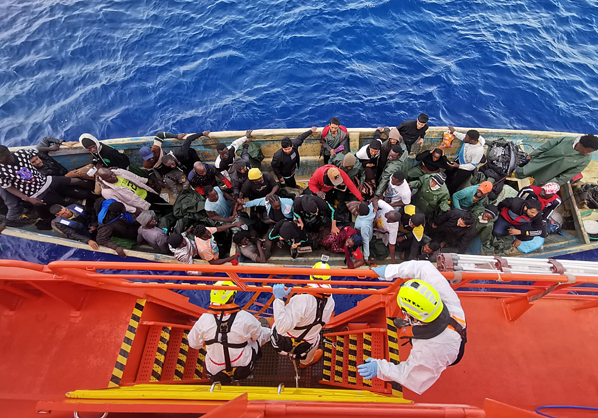 Rescate de 47 migrantes por la guardamar Talía cerca de El Hierro en noviembre