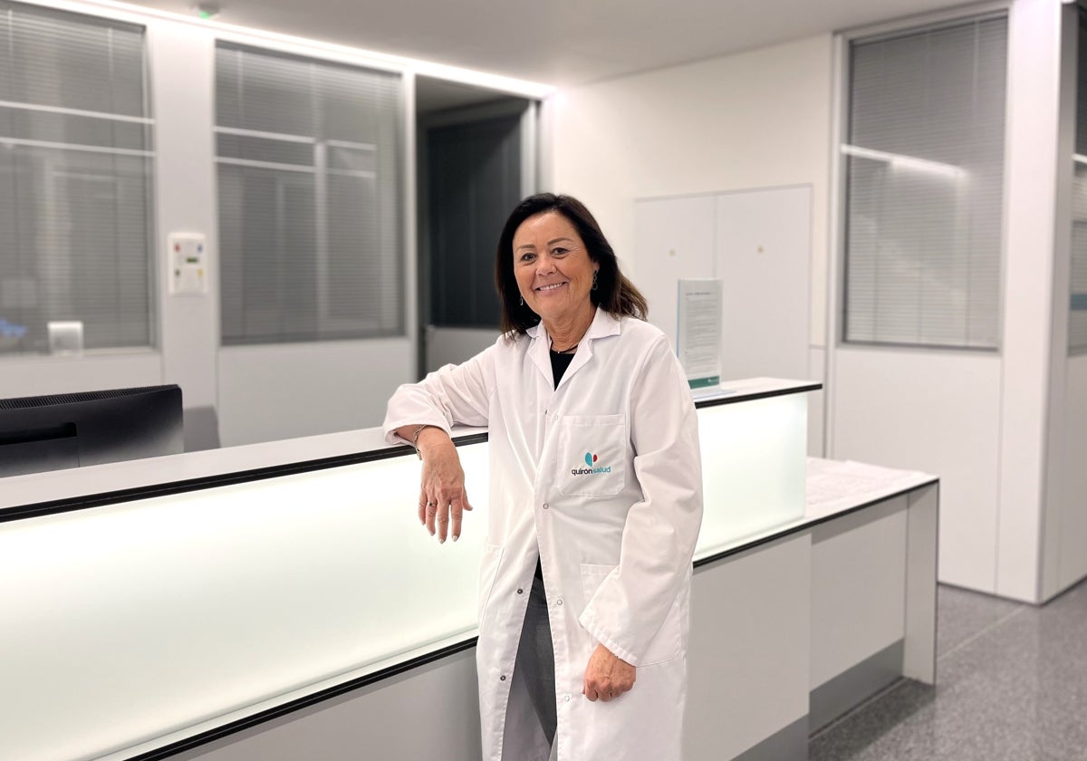 La oncóloga María Jesús Rubio, en el interior del Hospital Quirónsalud