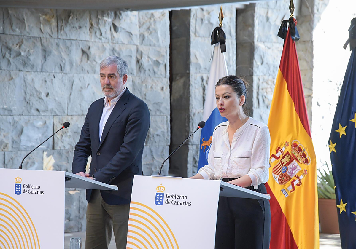 La ministra de Juventud e Infancia, Sira Rego, y el presidente de Canarias, Fernando Clavijo