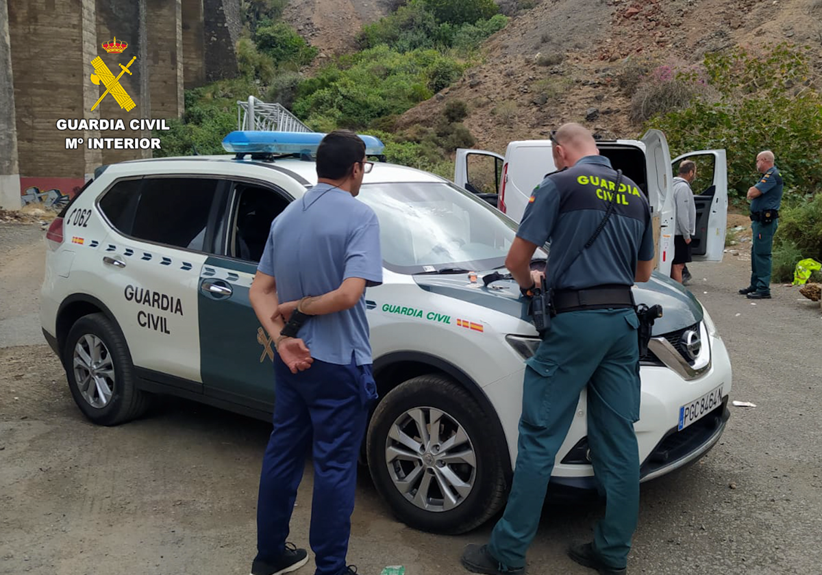 Transportaba más de una tonelada de residuos peligrosos