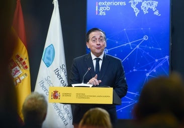 Albares censura las denuncias de la prensa en el resumen diario que Exteriores envía a los diplomáticos