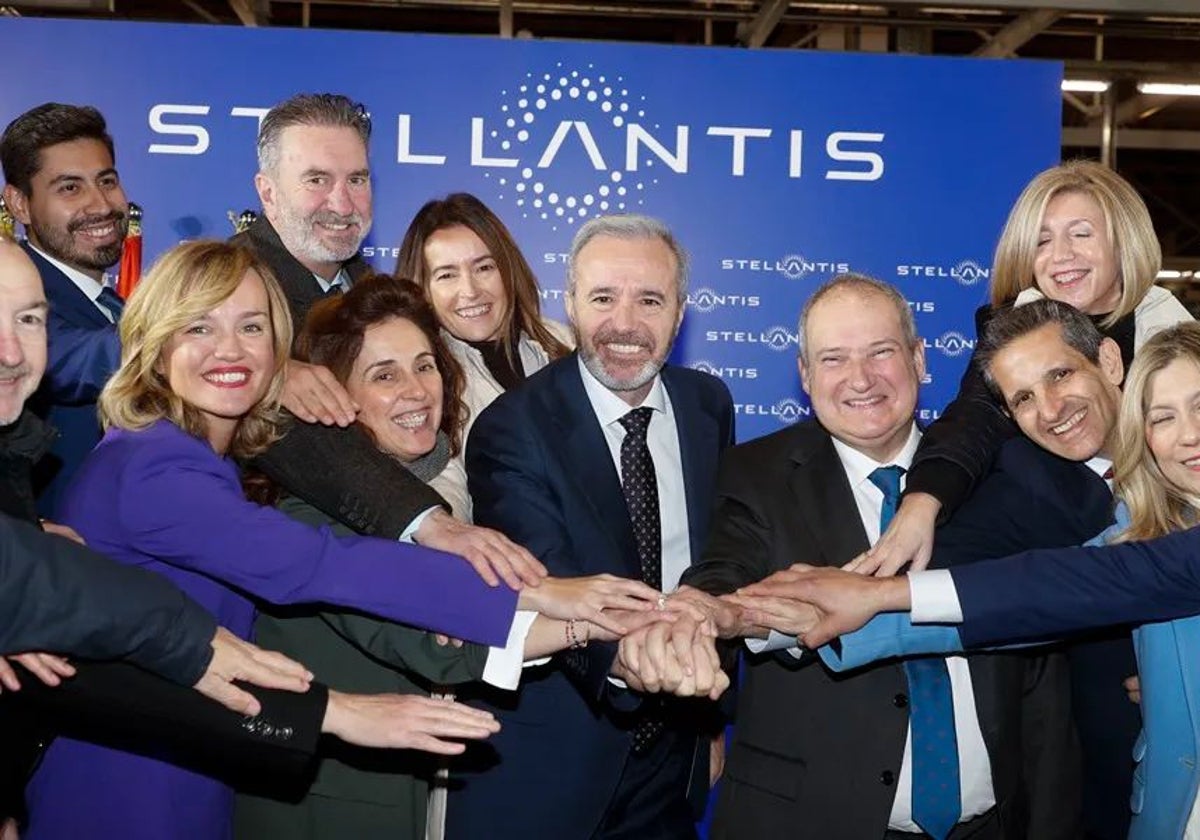 Alegría y Azcón, en su visita conjunta como autoridades a la planta de Stellantis en Figueruelas (Zaragoza) el pasado 17 de enero