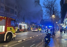 Un incendio con mucha humareda en un bingo causa alarma en el centro de Valencia