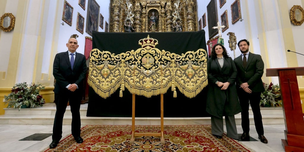 Terciopelo ricamente bordado en oro y sedas, y malla para la bambalina frontal del palio de la Esperanza de Córdoba