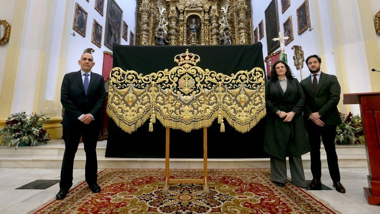 Descubre la nueva bambalina del palio de la Esperanza, un auténtico arte del bordado