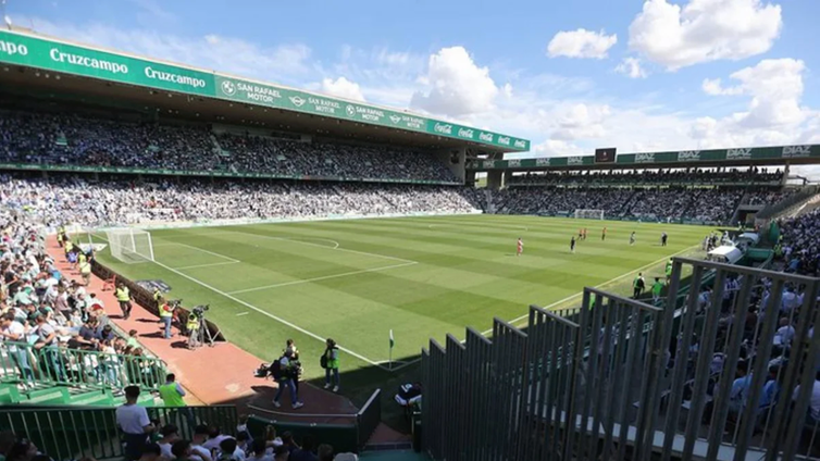 Horario y dónde ver por televisión el Córdoba CF - Huesca