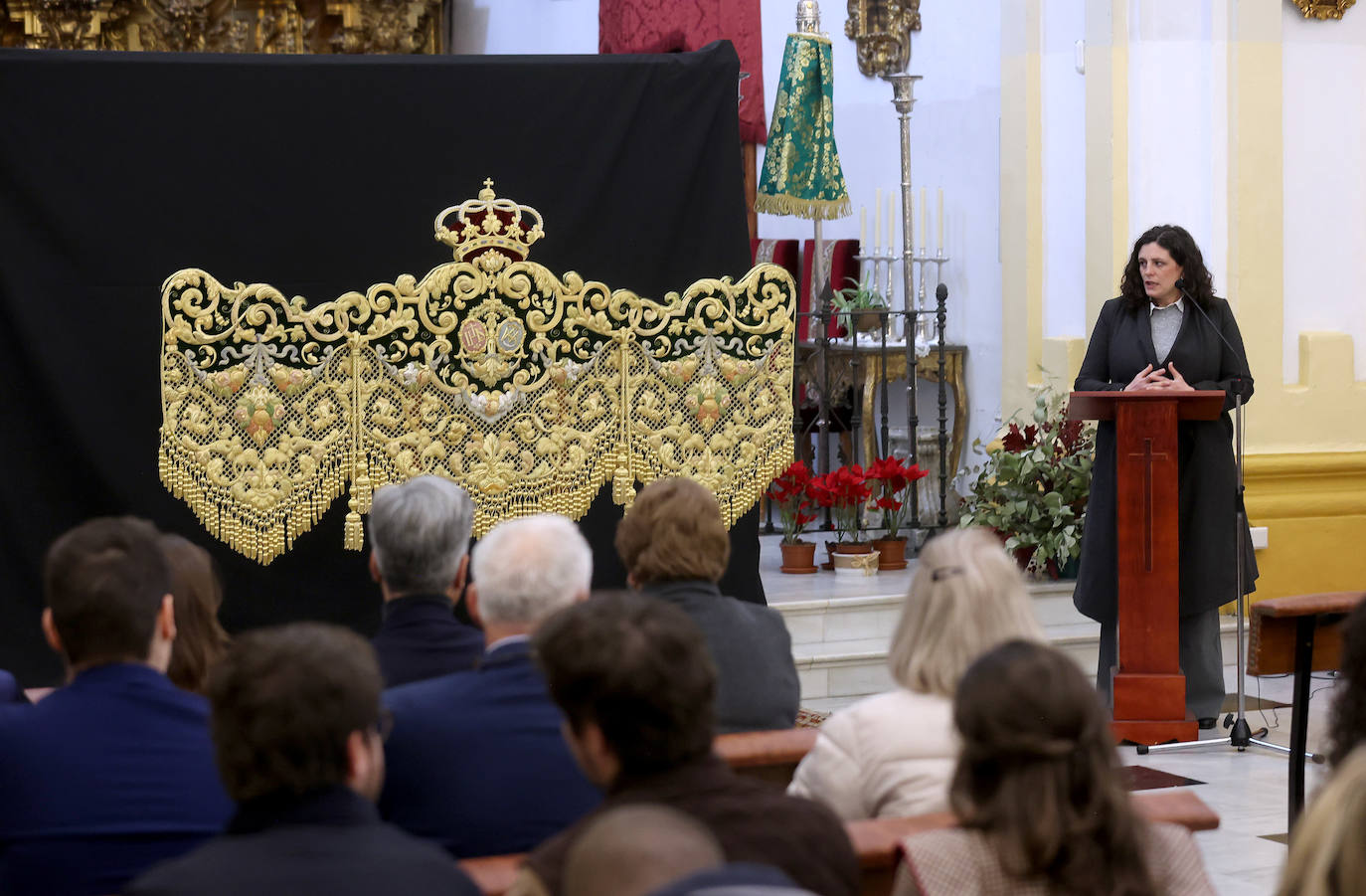 La bendición de la bambalina frontal de la Esperanza de Córdoba, en imágenes