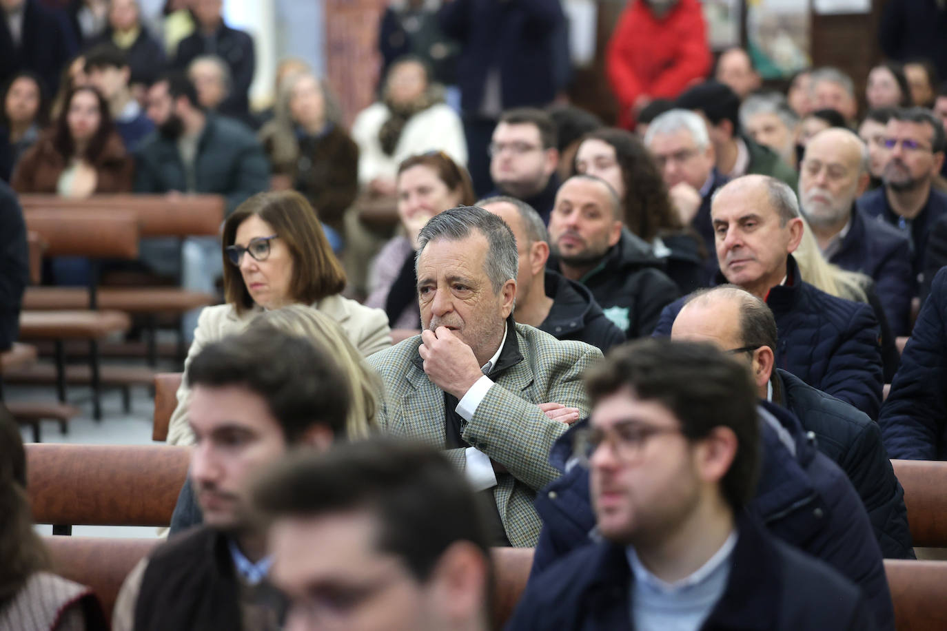 La bendición de la bambalina frontal de la Esperanza de Córdoba, en imágenes