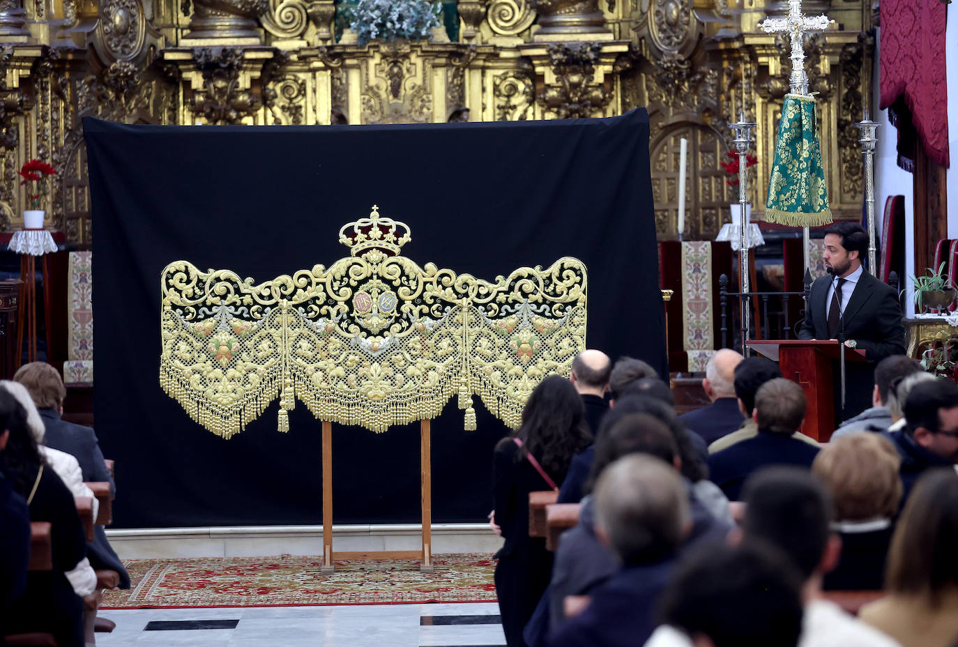 La bendición de la bambalina frontal de la Esperanza de Córdoba, en imágenes