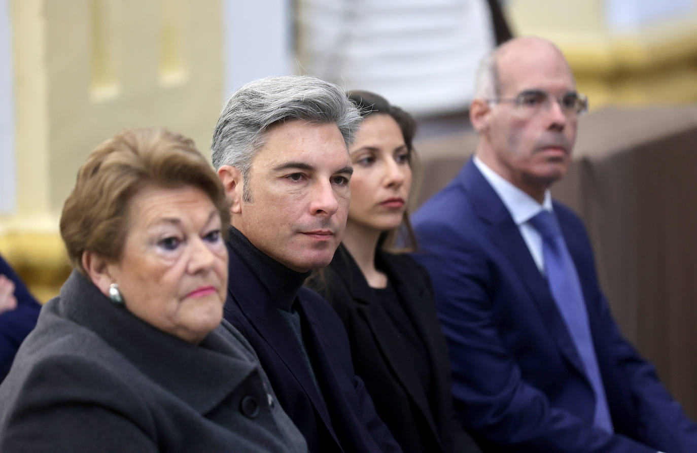 La bendición de la bambalina frontal de la Esperanza de Córdoba, en imágenes