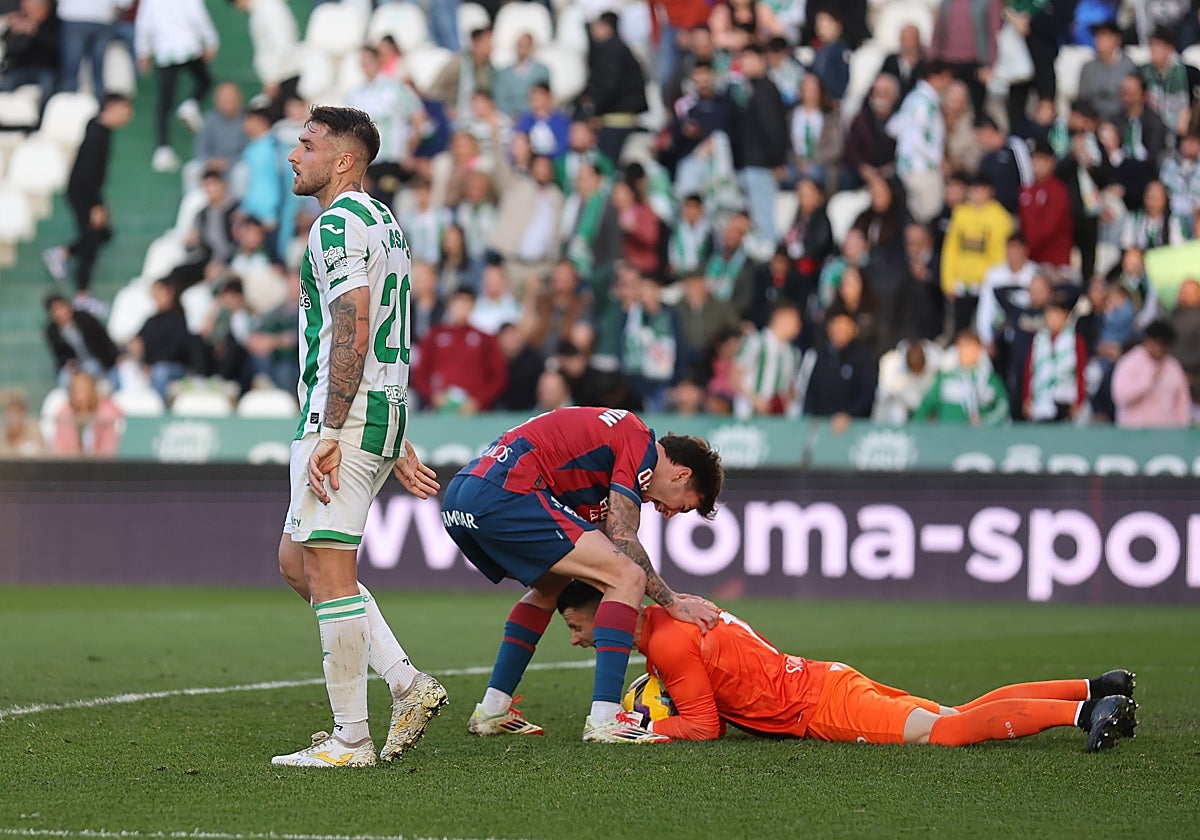 Antonio Casas durante el partido en El Arcángel