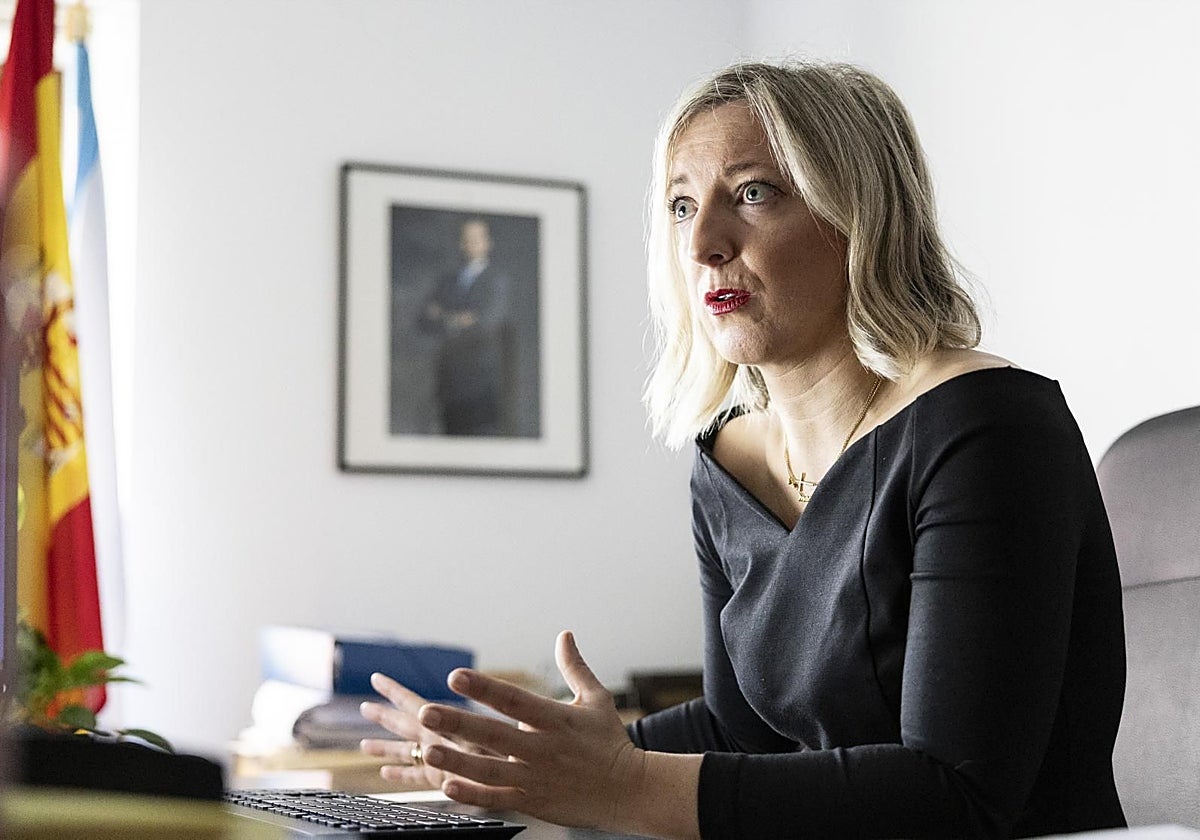 La fiscal Olga Serrano conversa con ABC, el viernes en su despacho de la Audiencia
