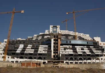 La Junta de Andalucía pide al Gobierno que «venga al Algarrobico con la verdadera intención de demolerlo»